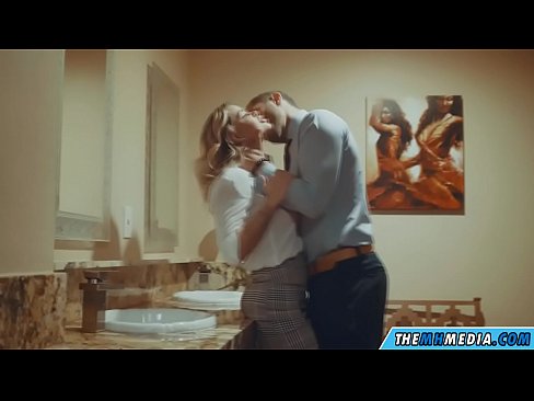 ❤️ Kad krūtiska blondīne pavedina tevi publiskā tualetē ❤️ Sekss video pie mums lv.com-pornzog.ru